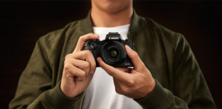 Man holding Canon PowerShot G1 X Mark III