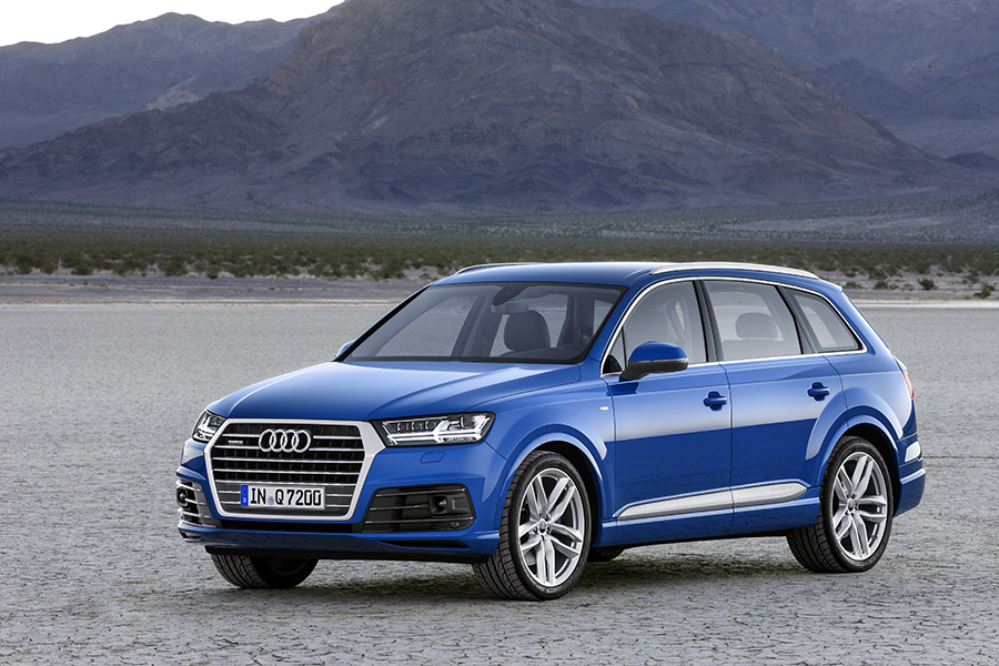 Audi Q7 in blue