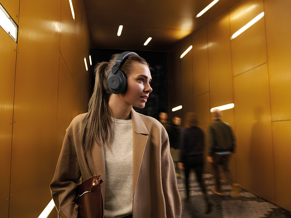 The Jabra Elite 85h Uses AI to Adjust Your Audio Experience Based on ...