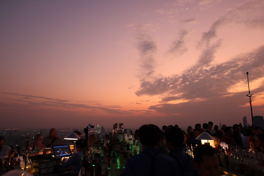 Vanessa in Thailand with the Canon EOS M6 Mark II, sunset shot