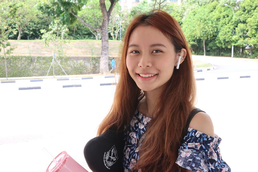 Clarissa with the Huawei FreeBuds 3