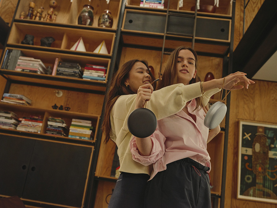 People enjoying the second generation Beosound A1 speaker