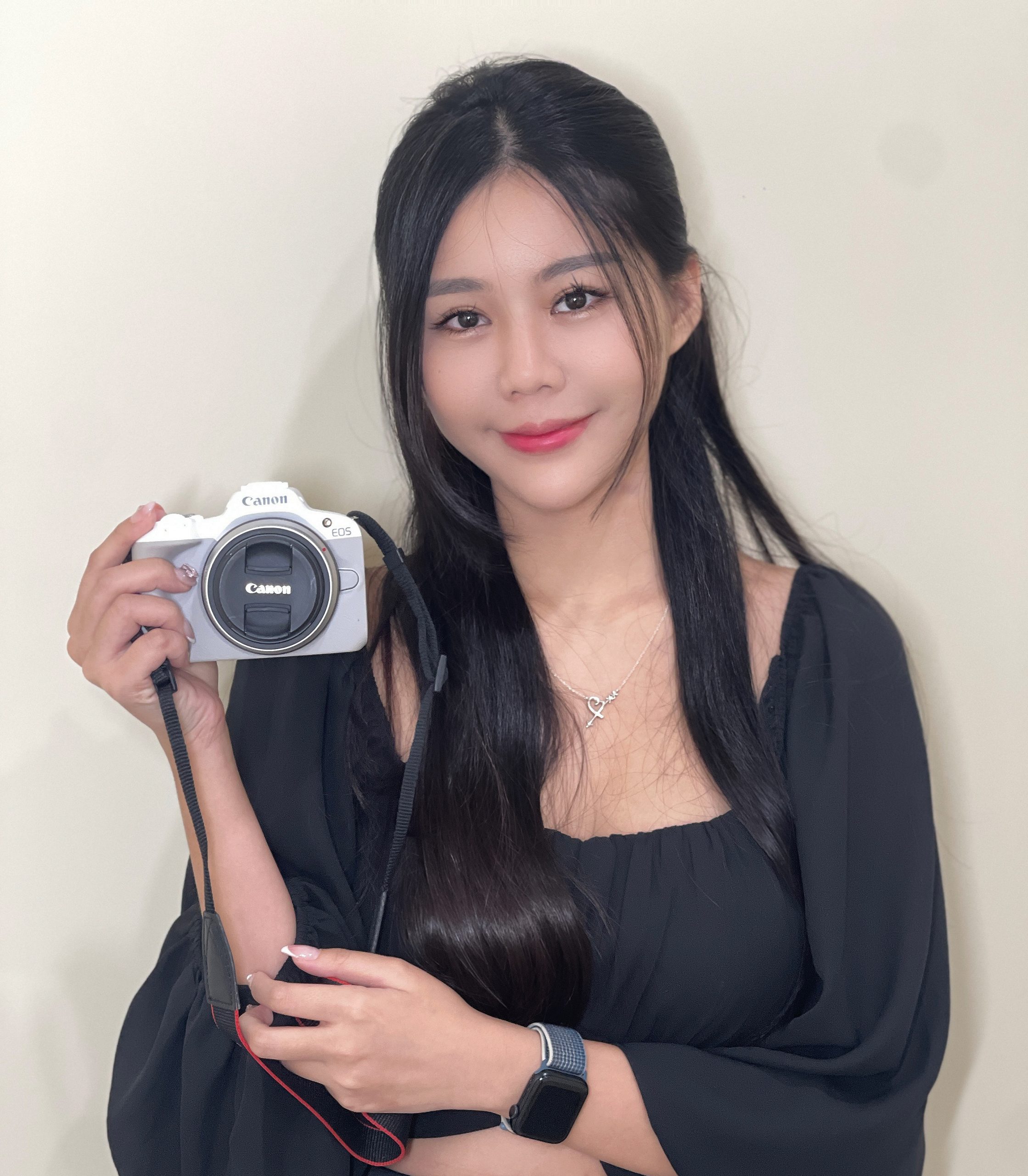 Capturing captivating moments with the Canon EOS R50