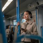 WF-1000XM5_Traveling