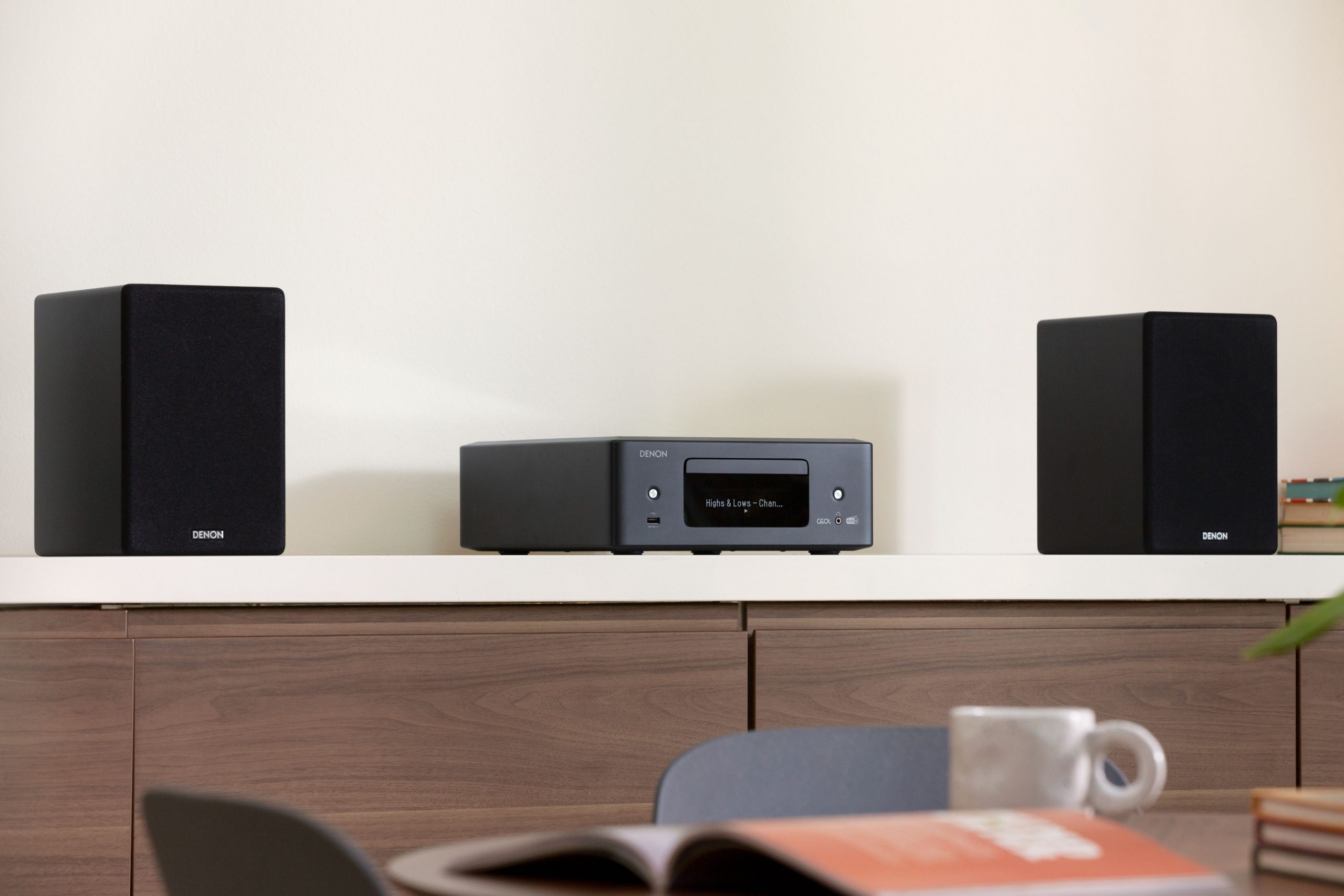 HighDenon CEOLN12 DAB Black insitu EU 2 NXT