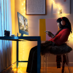 Apple-iMac-M3-lifestyle-04_screen