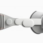 Apple-WWDC24-Vision-Pro-global-availability-Audio-Straps-240610_big.jpg.large_2x
