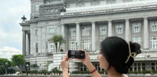 iPhone 17: Capturing the City’s Light, Just as It Is