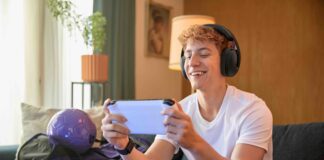 AFFORDABLE EXCELLENCE: Logitech G325 LIGHTSPEED Delivers Comfort, Style, and Game-Ready Audio