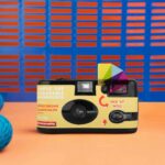 simple-use-camera-classicolor__front-with-background__vertical