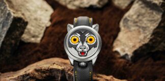 Konstantin Chaykin Wolf Puts the Full Moon Between Its Fangs